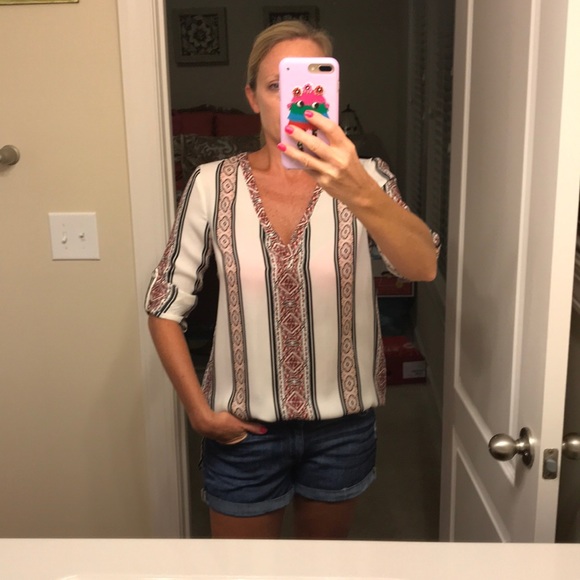 Cupcakes and Cashmere Labelle Tunic Top - Picture 7 of 8